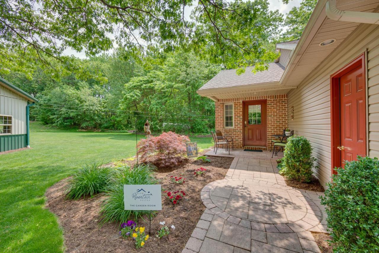 Cozy Garden Room In Welsh Mountain Suites! New Holland Exteriör bild
